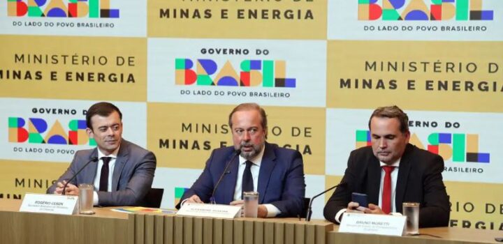 Governo cria subsídio de até R$ 0,89 para segurar preço da gasolina