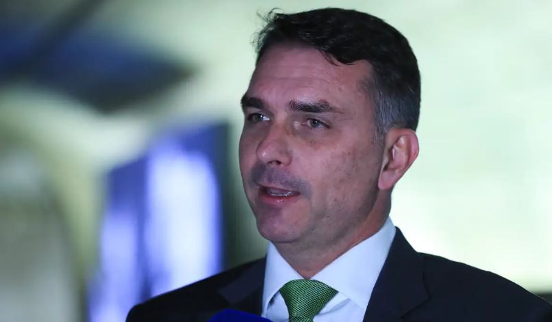 Deputados pedem investigação sobre relação entre Vorcaro e Flávio