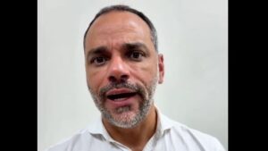 Leia mais sobre o artigo Secretário Augusto Vasconcelos cobra explicações de Flávio Bolsonaro  após revelação de R$ 61 mi para filme