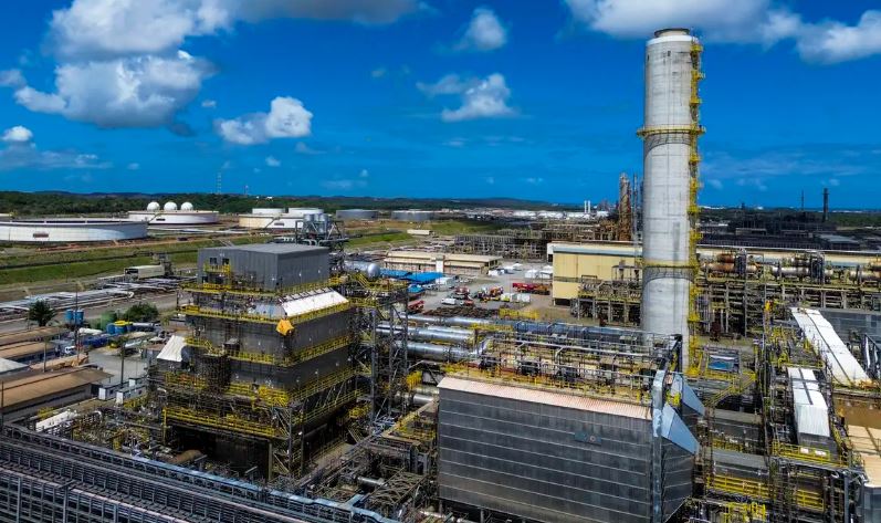 Refinarias da Petrobras operam com mais de 100% de capacidade
