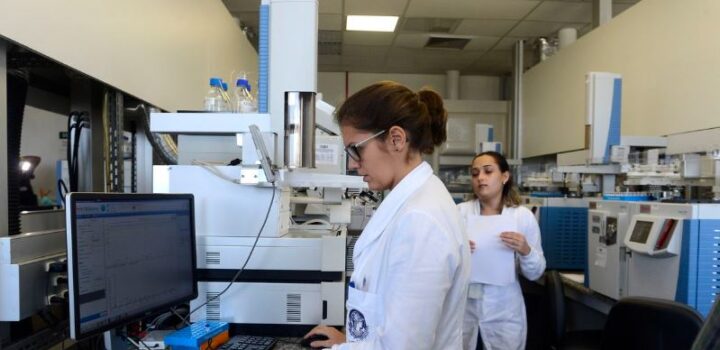 Iniciativas tentam facilitar acesso e permanência de mães na ciência