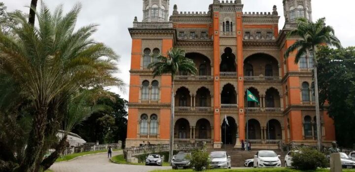 Justiça Federal manda derrubar perfis com desinformação sobre Fiocruz