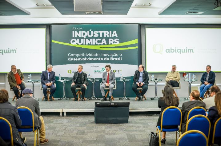 Fórum da indústria química no RS reforça agenda de competitividade, inovação e soberania nacional