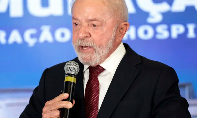 Você está visualizando atualmente Lula inicia radioterapia após retirada de lesão no couro cabeludo