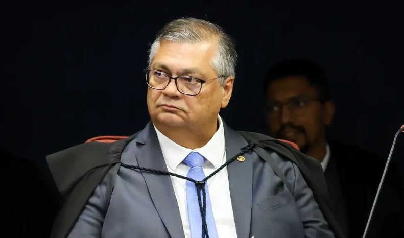 Dino dá 10 dias para governo mostrar plano de combate a incêndios