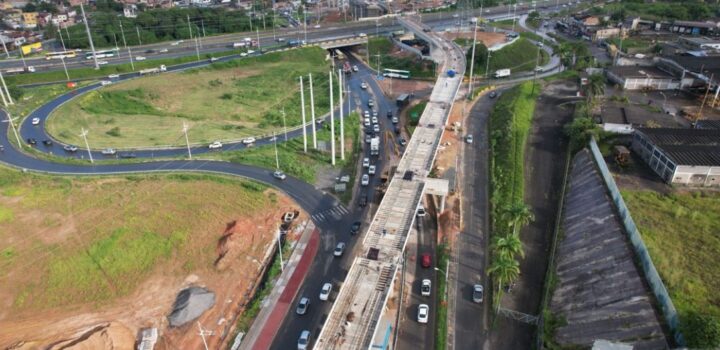 Obras do VLT avançam e alteram tráfego na BR-324 para lançamento de vigas