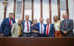 Leia mais sobre o artigo Presidente da ALBA comemora a aprovação de projetos de lei que beneficiam servidores públicos estaduais