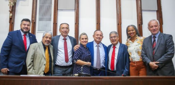 Presidente da ALBA comemora a aprovação de projetos de lei que beneficiam servidores públicos estaduais