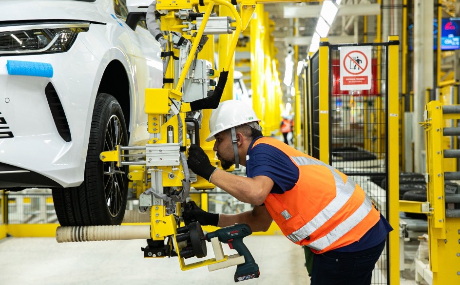 BYD revela os bastidores do motor híbrido flex desenvolvido para o Brasil e que será produzido em Camaçari