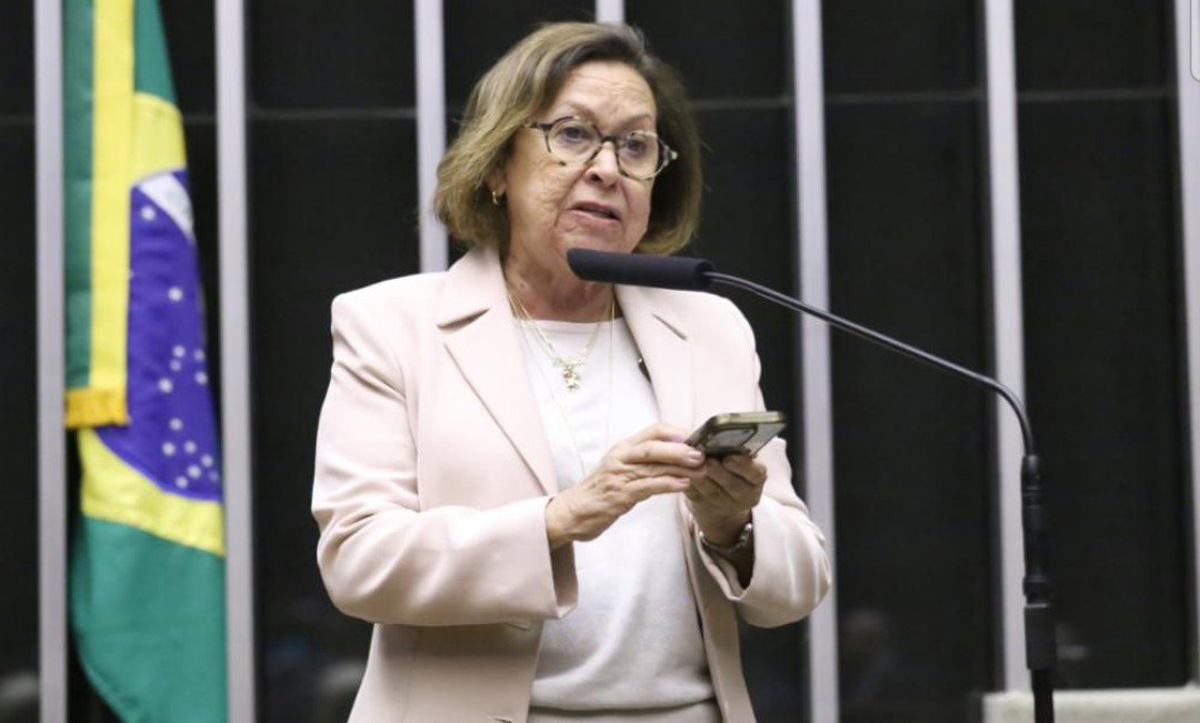 Dados municipais expõem fragilidades no controle da dengue em Salvador, denúncia deputada