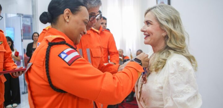 “Há honrarias que tocam o peito. Esta toca a alma”: presidente da ALBA recebe a mais alta honraria do Corpo de Bombeiros Militar da Bahia