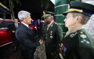 Leia mais sobre o artigo Governador acompanha passagem de comando da 6ª Região Militar na capital baiana