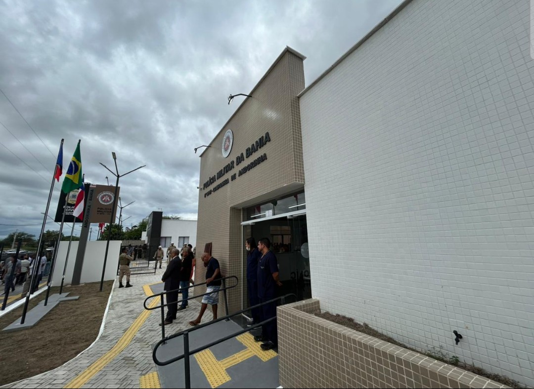 Você está visualizando atualmente Governo da Bahia entrega obras de segurança, pavimentação e abastecimento de água em Andorinha