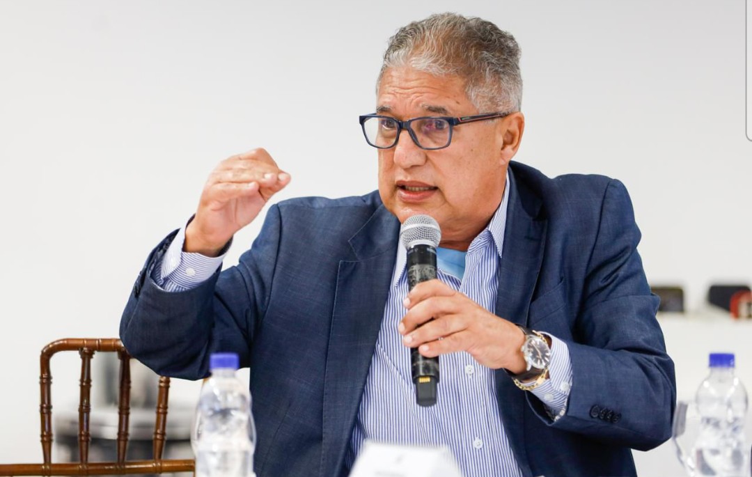 Rosemberg cobra explicações de ACM Neto sobre elo político com investigados do Banco Master