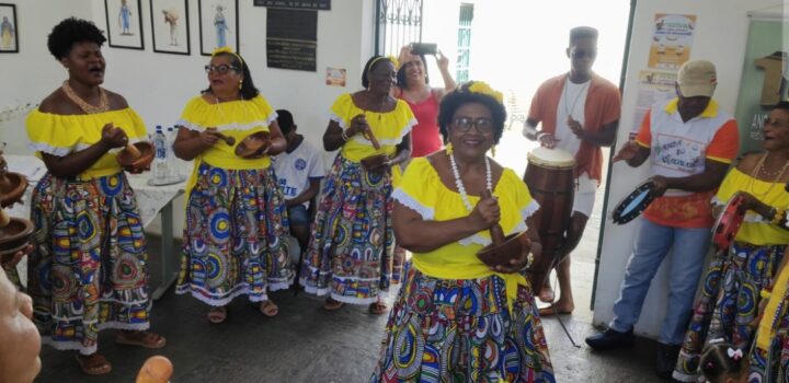 Conectar Cultural lança livro multimídia trilíngue sobre manifestações culturais do Recôncavo Baiano