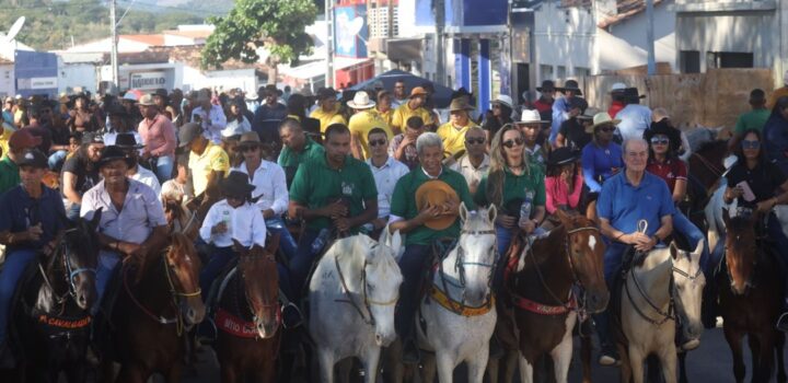Entrega de equipamentos agrícolas fortalece o desenvolvimento rural de Boa Vista do Tupim