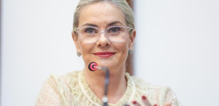 Ivana Bastos comemora a chegada dos equipamentos para início da construção da ponte Salvador-Itaparica