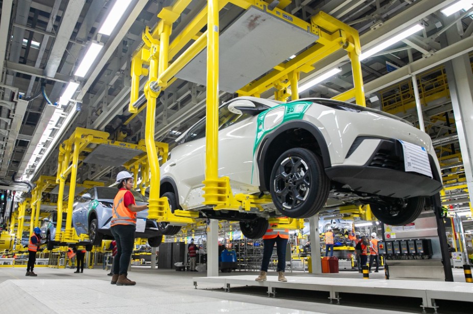 BYD realiza, em Dias d’Ávila (BA), processo seletivo para preencher 150 vagas de operador de produção