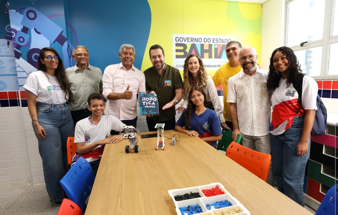 Jerônimo Rodrigues visita escola estadual de referência em tempo integral com ministro Guilherme Boulos