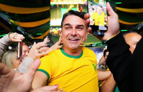 Presidente do PT diz que a máscara de ACM Neto vai cair com vinda de Flávio Bolsonaro à Bahia