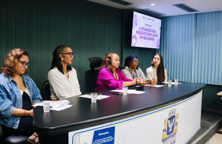 Aladilce protesta contra retrocesso aprovado no Senado: “Criança não pode ser mãe!”