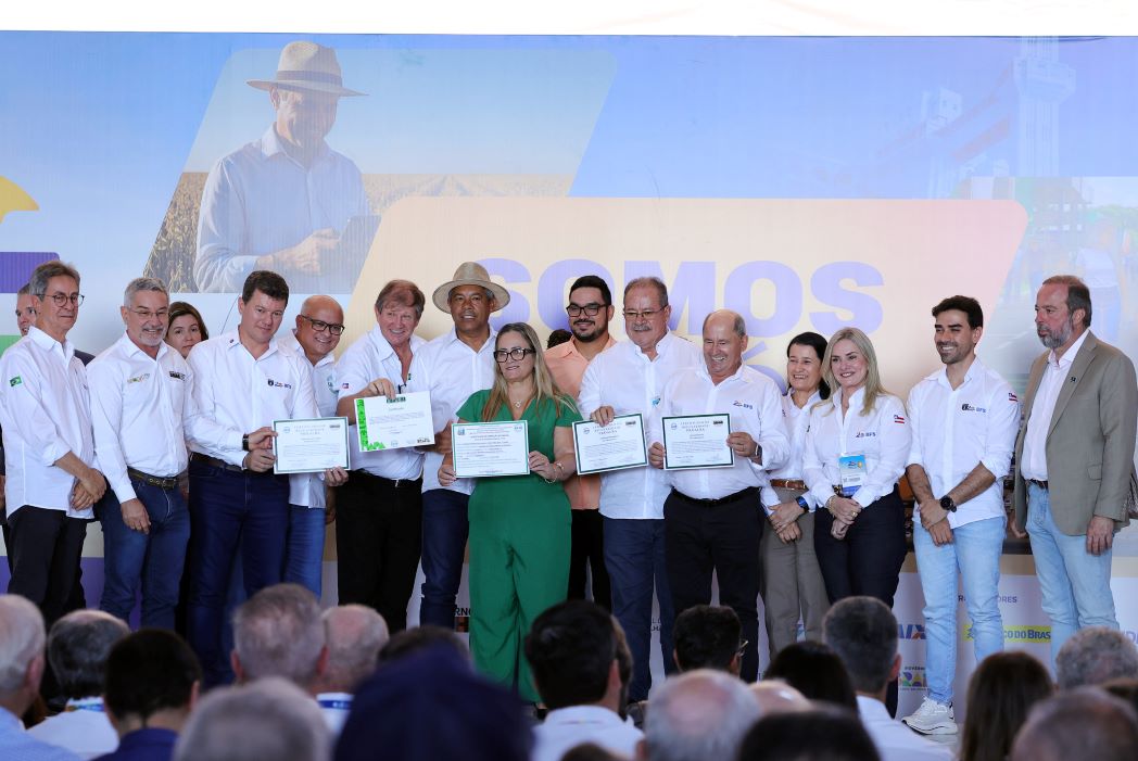 Ivana Bastos destaca papel do Parlamento no fortalecimento do agro durante abertura da Bahia Farm Show 2026
