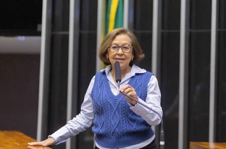 De Flávio a ACM Neto: a velha tentativa de derrotar pesquisas na Justiça