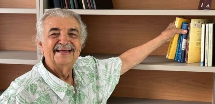 Assembleia Legislativa outorga Comenda Dois de Julho ao jornalista e poeta Florisvaldo Mattos