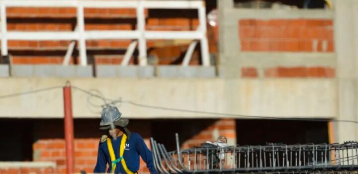 Construção empregou 2,5 milhões e pagou média de 2,1 salários mínimos