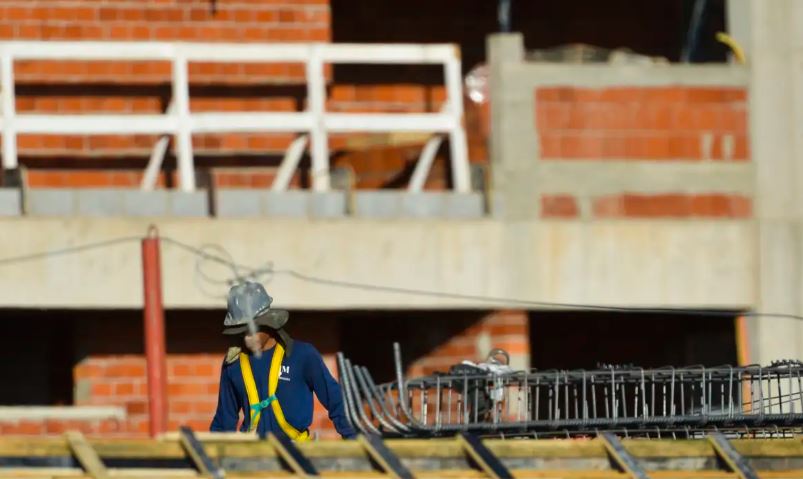 Construção empregou 2,5 milhões e pagou média de 2,1 salários mínimos