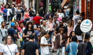 Leia mais sobre o artigo Salários diminuem pobreza em 22 regiões metropolitanas