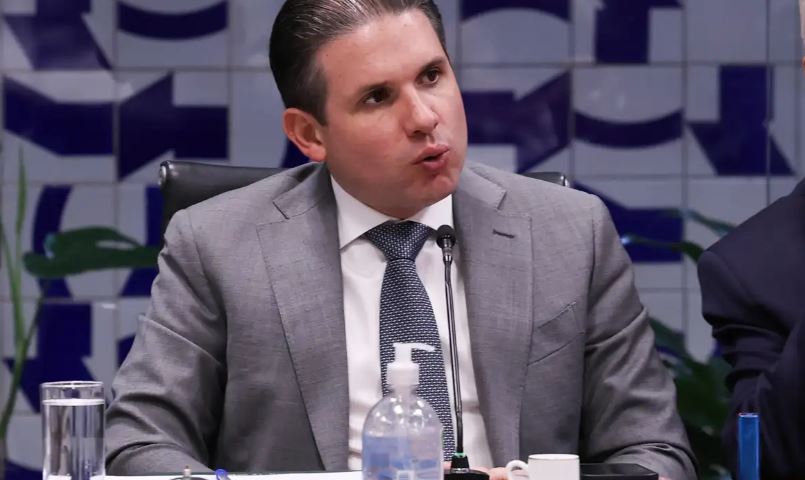 Motta convoca reunião de líderes para votar PL do fim da escala 6×1
