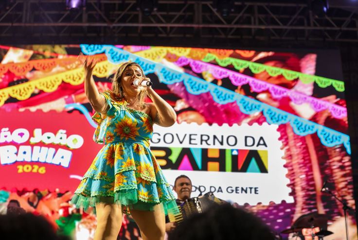 São João no Pelourinho reúne multidão com shows de Canários do Reino, Mastruz com Leite, Falamansa e outras atrações nesta segunda-feira