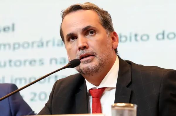 Governo inicia retirada gradual de subsídios aos combustíveis