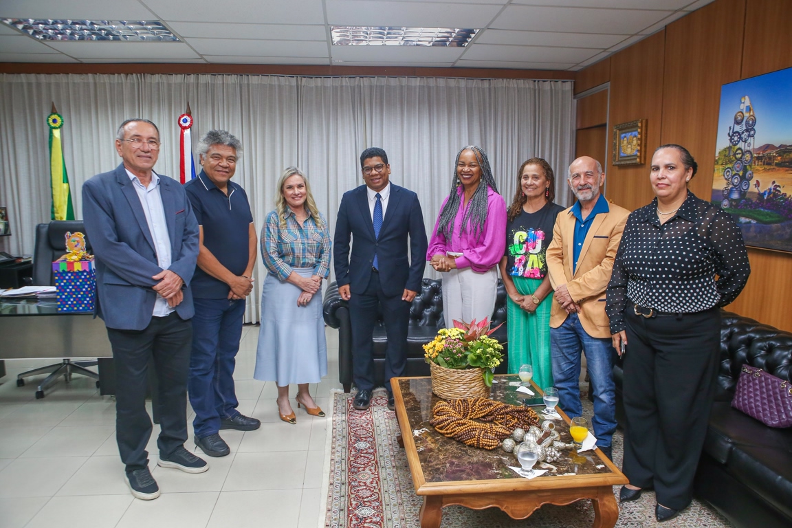 Ivana Bastos recebe visita do embaixador cubano para falar sobre cooperação em turismo, saúde e cultura