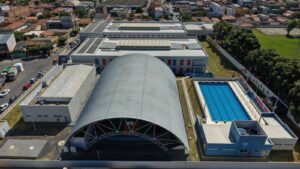 Leia mais sobre o artigo Novo colégio de tempo integral e obras viárias ampliam oportunidades e mobilidade em Correntina
