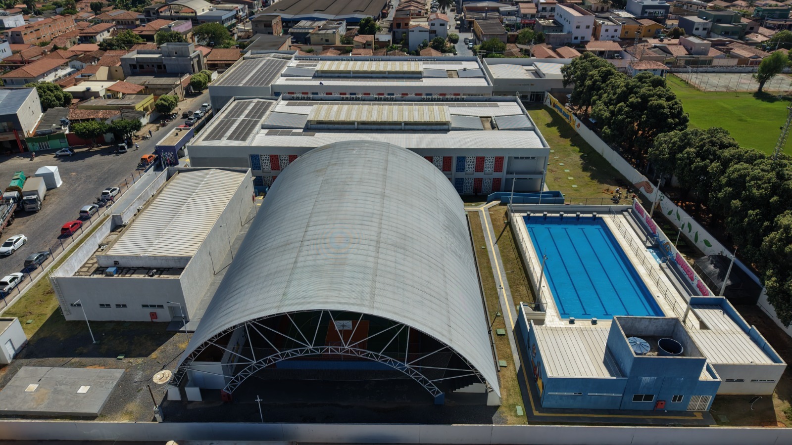 Novo colégio de tempo integral e obras viárias ampliam oportunidades e mobilidade em Correntina