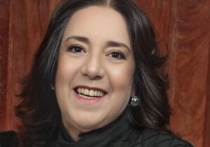 Leia mais sobre o artigo Carlos Muniz propõe e Câmara aprova Título de Cidadã de Salvador à desembargadora e professora da UFBA, Nilza Reis