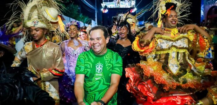 Geraldinho participa do tradicional Forró do Espantalho em Mata de São João e destaca força dos festejos juninos na Bahia