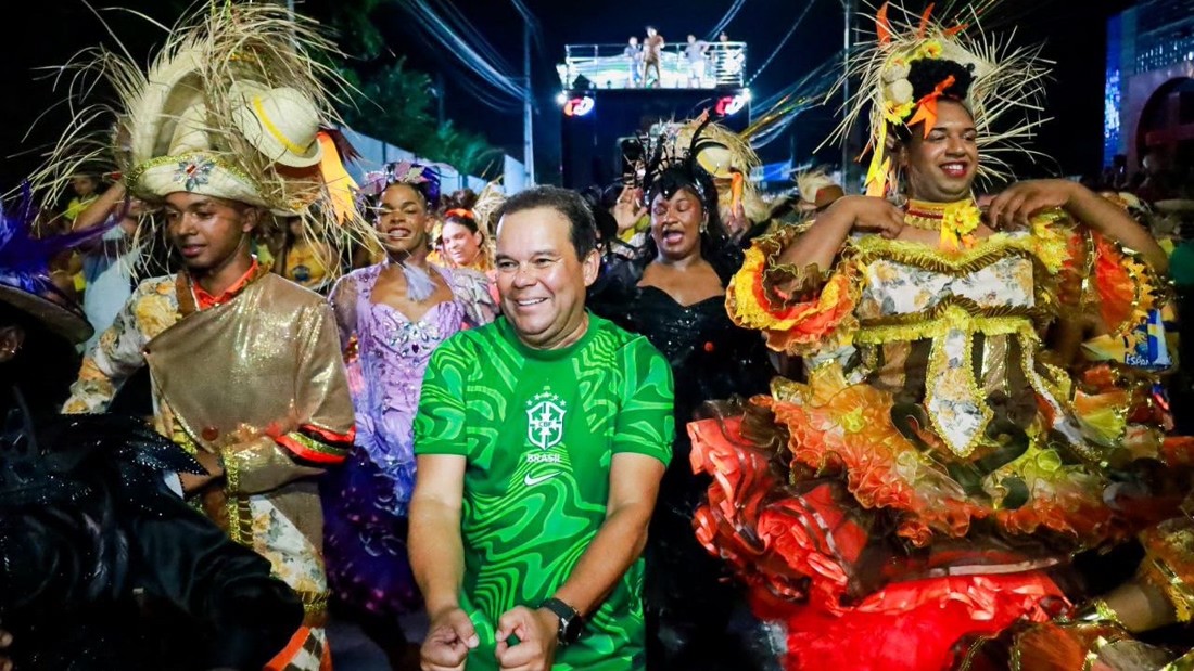 Geraldinho participa do tradicional Forró do Espantalho em Mata de São João e destaca força dos festejos juninos na Bahia