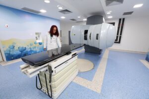 Leia mais sobre o artigo Radioterapia passa a integrar atendimento do Hospital do Oeste e amplia assistência oncológica na região