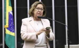 Leia mais sobre o artigo Deputada Lídice crítica decisão da Prefeitura de Salvador por fechar escola no Rio Sena