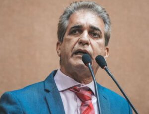 Leia mais sobre o artigo Com R$ 293 milhões contratados para evitar alagamentos, Salvador amanhece debaixo d’água e a Prefeitura deve explicações, cobra deputado
