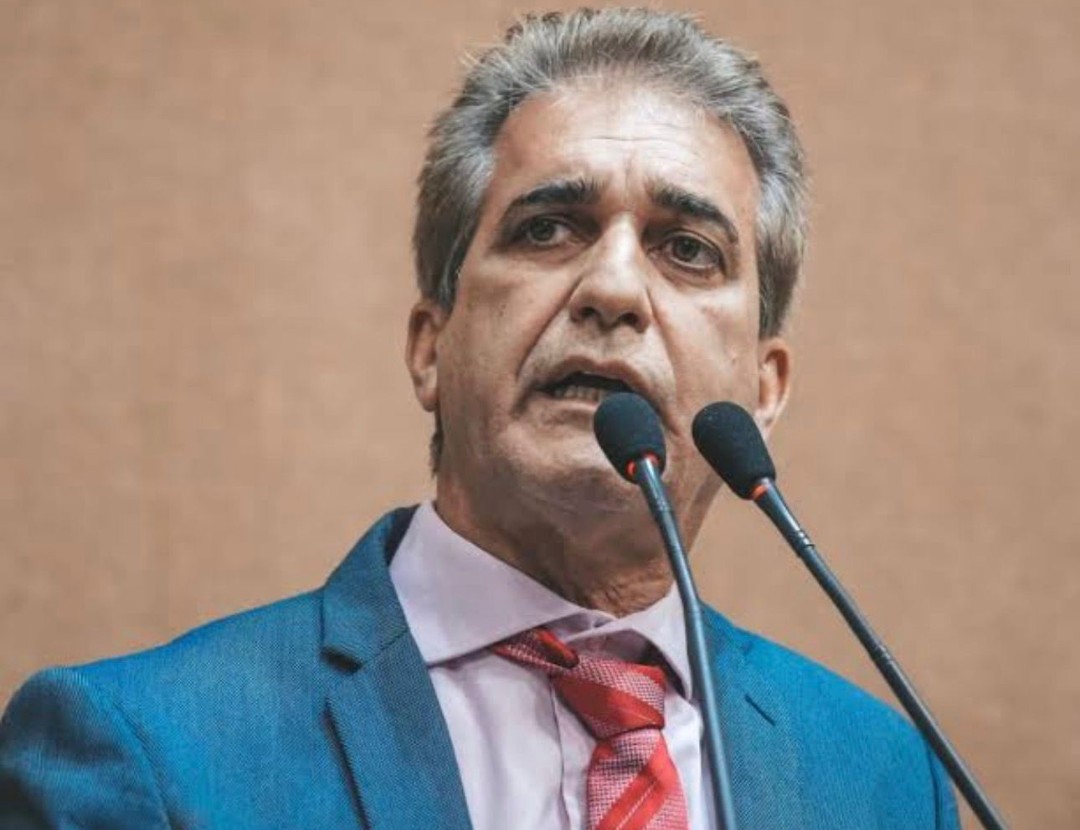 Com R$ 293 milhões contratados para evitar alagamentos, Salvador amanhece debaixo d’água e a Prefeitura deve explicações, cobra deputado