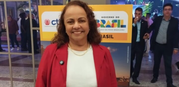 Na inauguração do VLT, Aladilce critica sistema municipal de transporte:  “Frota sucateada”