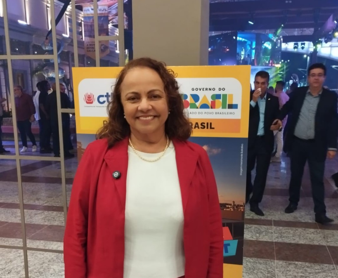 Na inauguração do VLT, Aladilce critica sistema municipal de transporte:  “Frota sucateada”