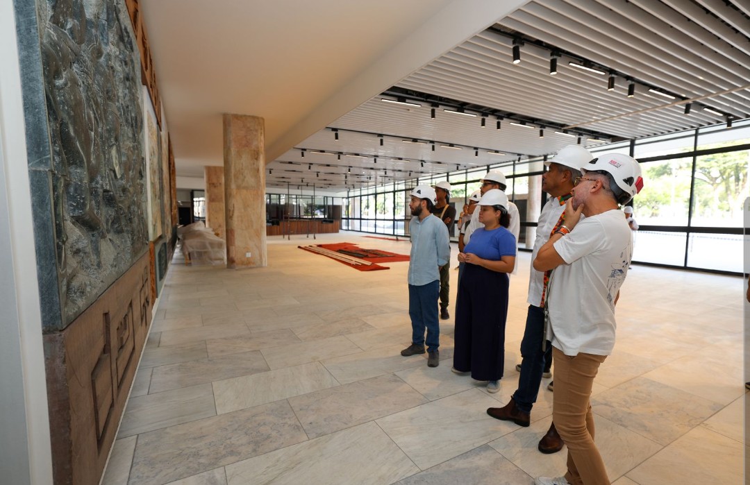Jerônimo Rodrigues visita obra do Teatro Castro Alves, que reabre ao público em 1º de julho