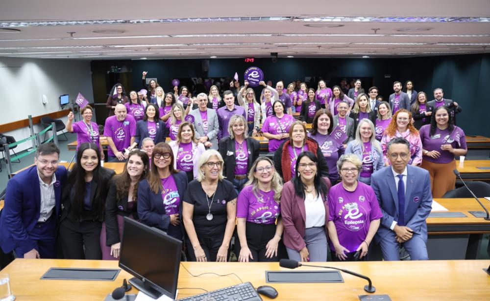 Congresso Nacional lança Frente Parlamentar Mista em Defesa da Pessoa com Epilepsia e debate desabastecimento de medicamentos