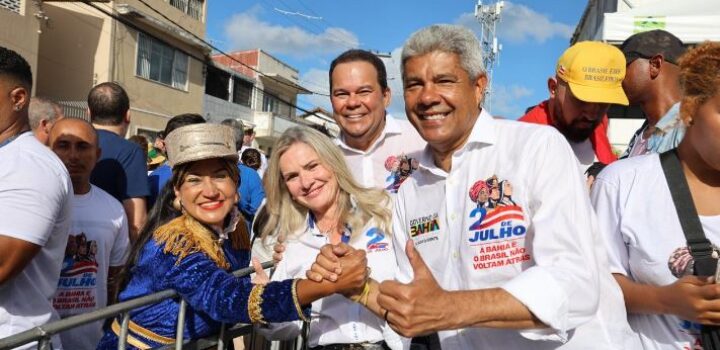 Governador participa da abertura e segue no cortejo do Dois de Julho em Salvador