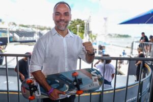 Leia mais sobre o artigo Augusto Vasconcelos celebra inauguração do Skatepark do Subúrbio, primeiro do Brasil com certificação da World Skate
